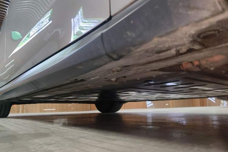 Used Nio ET5 2024 75 kWh Right Side Sill
