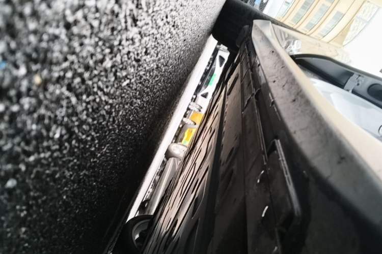 Used Nio ET5 2024 75 kWh Right Side Sill