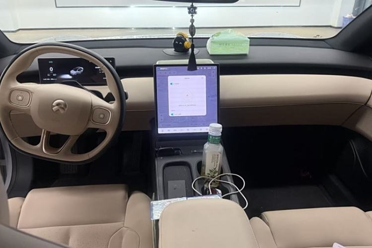Used Nio ET5 2024 75 kWh Steering Wheel
