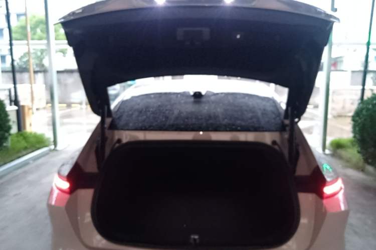 Used Nio ET5 2024 75 kWh Trunk