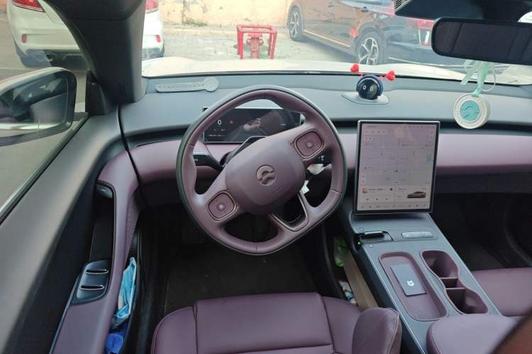 Used Nio ET5 2024 75 kWh Steering Wheel