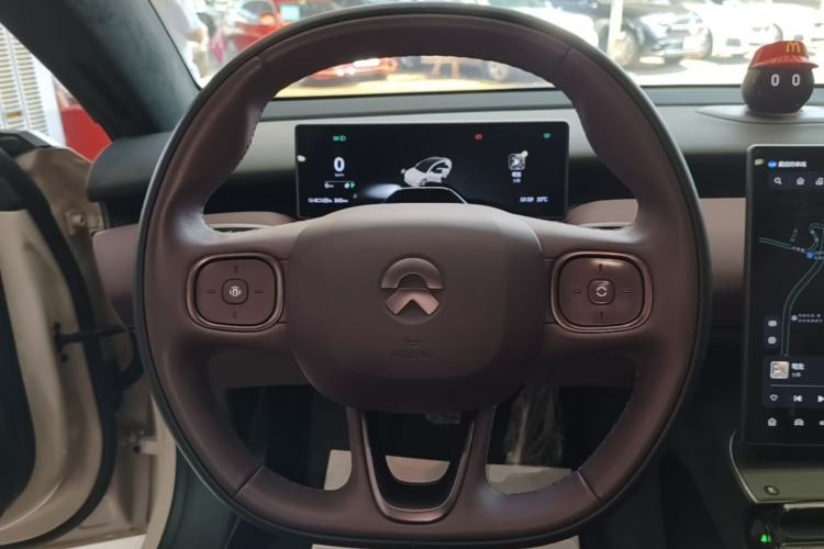 Used Nio ET5 2024 75 kWh Steering Wheel
