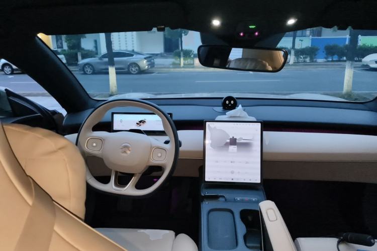 Used Nio ET5 2024 75 kWh Steering Wheel