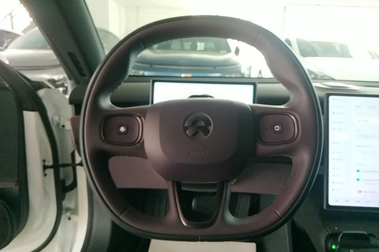 Used Nio ET5 2024 75 kWh Steering Wheel