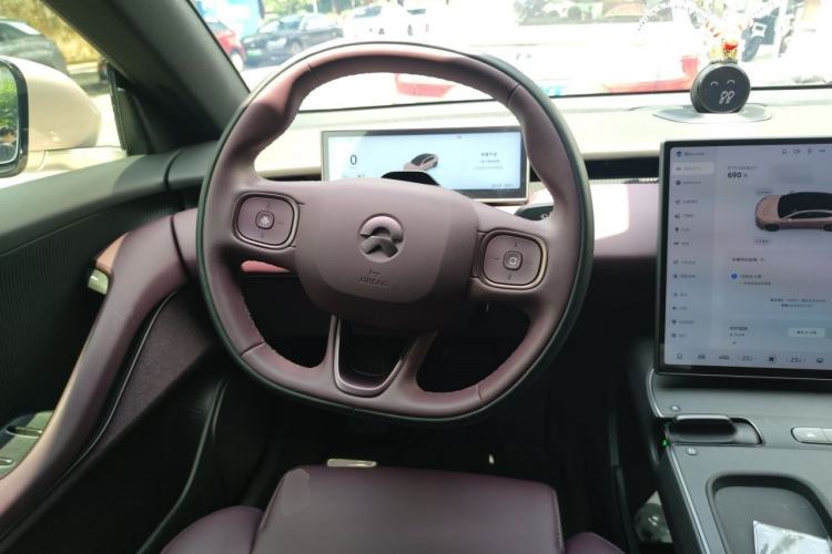 Used Nio ET5 2024 75 kWh Steering Wheel