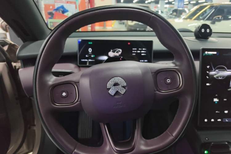 Used Nio ET5 2024 75 kWh Steering Wheel