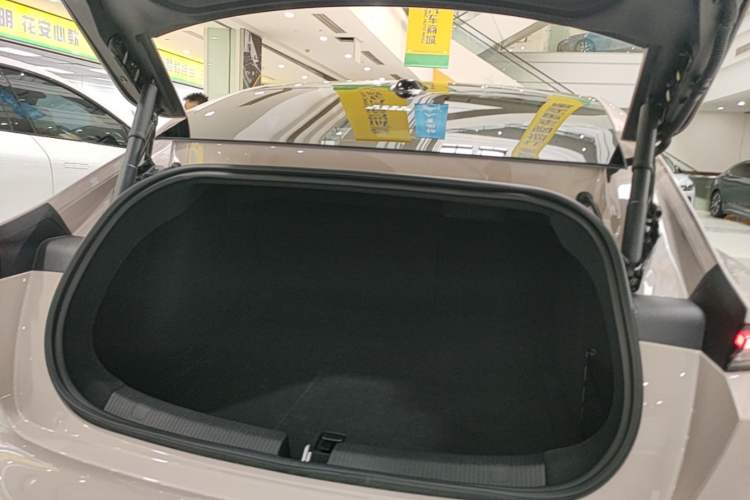 Used Nio ET5 2024 75 kWh Trunk