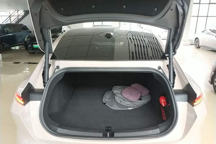 Used Nio ET5 2024 75 kWh Trunk
