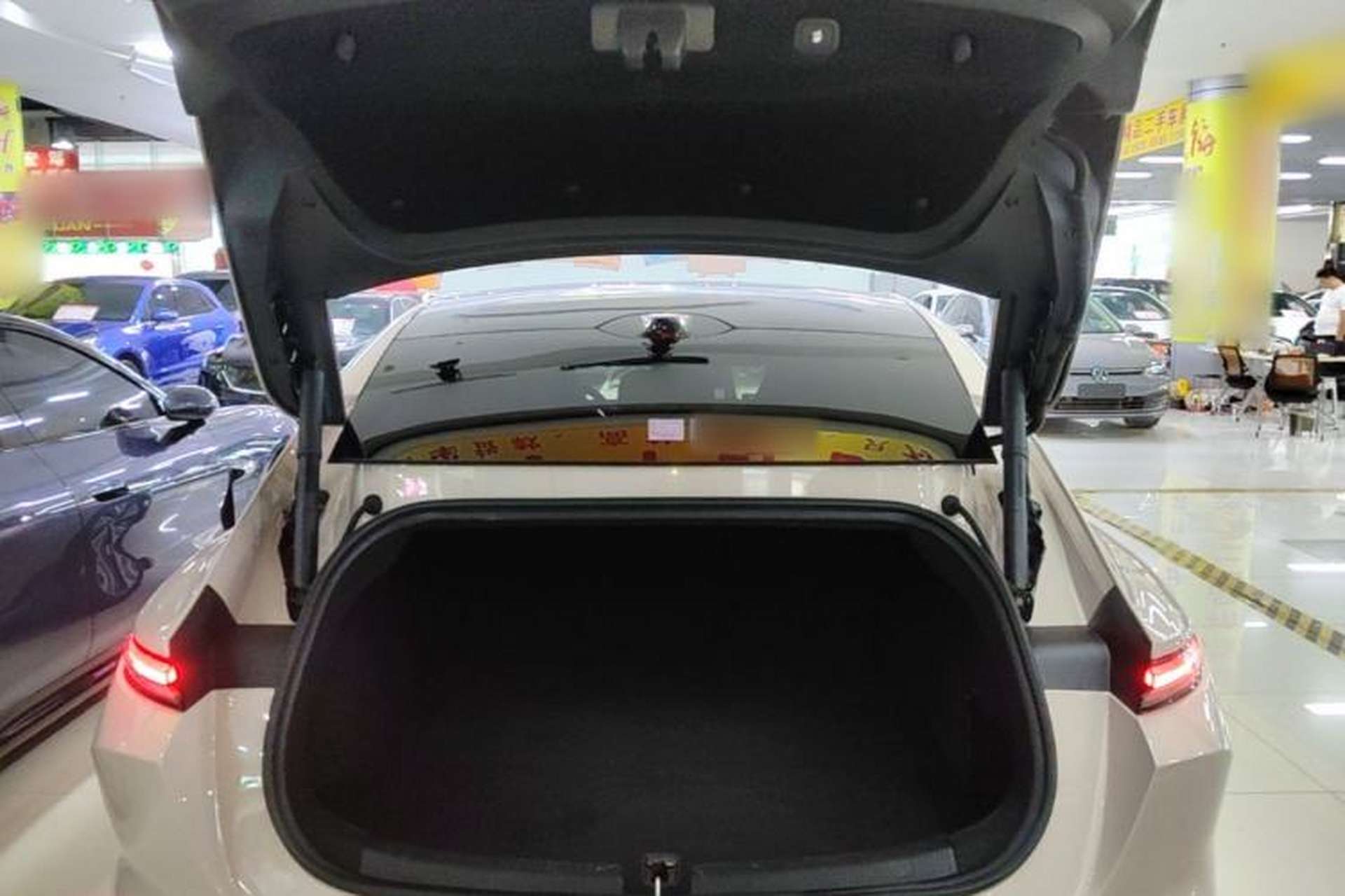 Used Nio ET5 2024 75 kWh Trunk