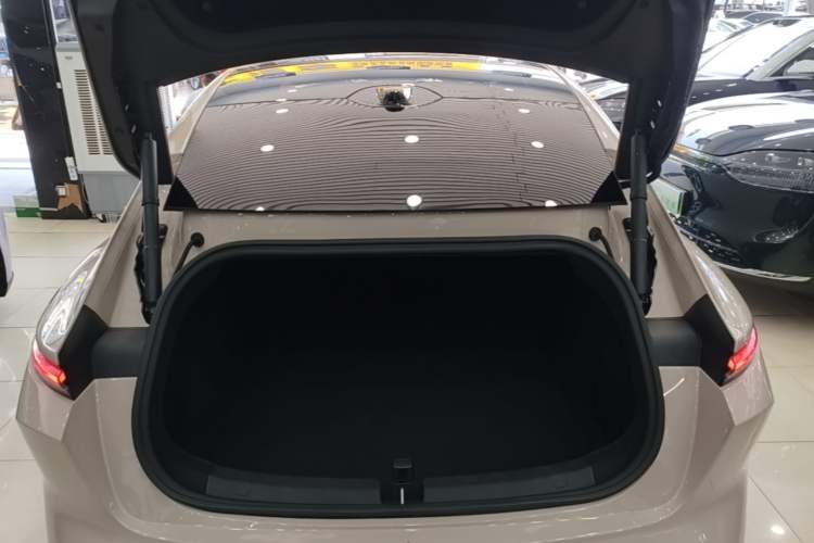 Used Nio ET5 2024 75 kWh Trunk