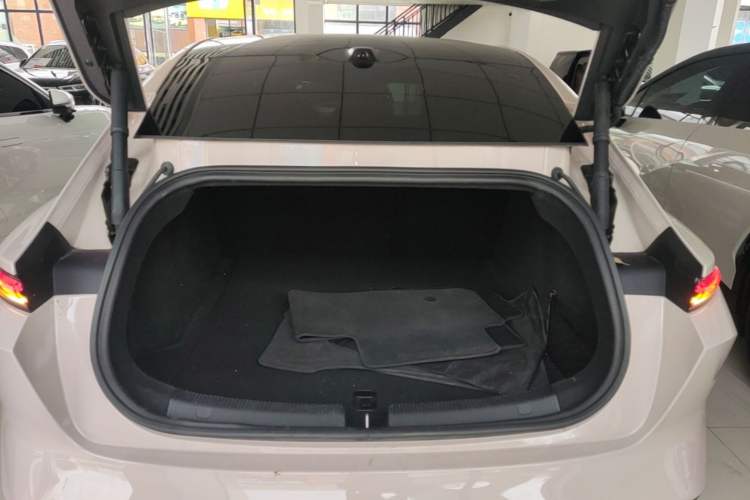 Used Nio ET5 2024 75 kWh Trunk