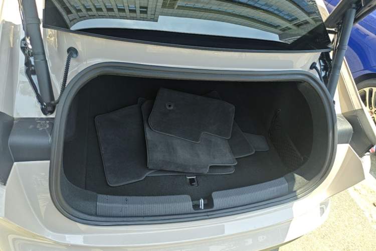 Used Nio ET5 2024 75 kWh Trunk