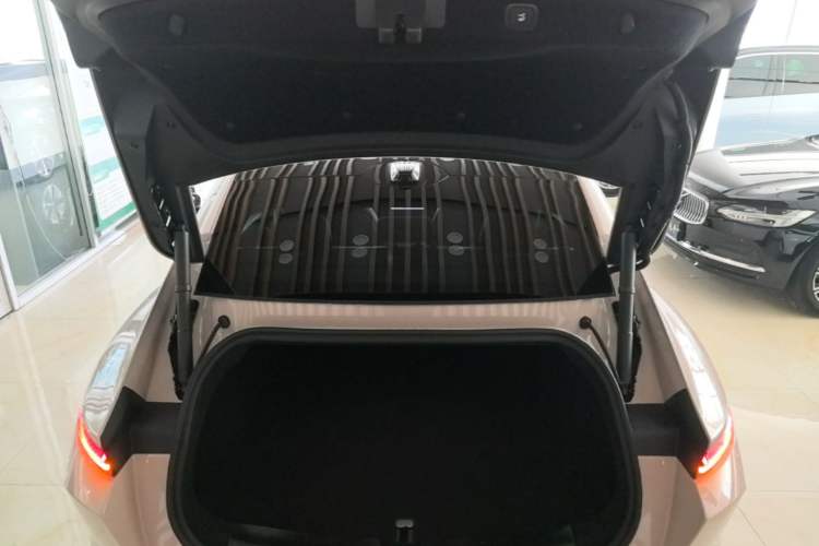 Used Nio ET5 2024 75 kWh Trunk