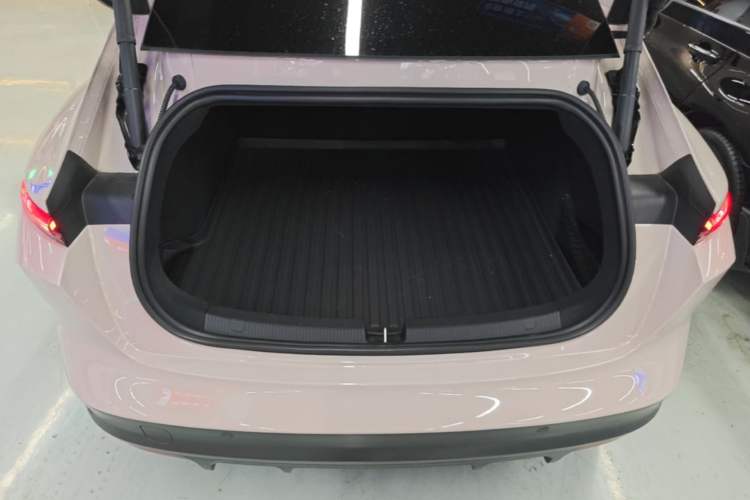 Used Nio ET5 2024 75 kWh Trunk
