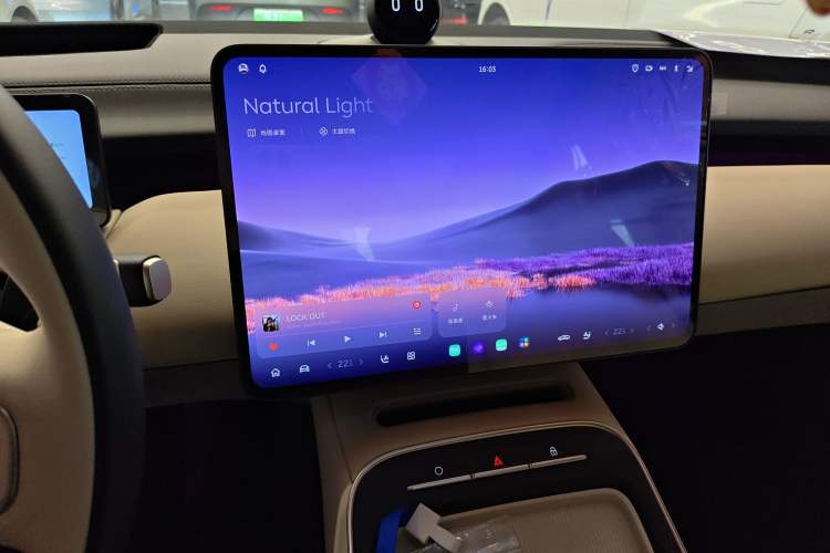 Used Nio ET5 2024 75 kWh Audio And AC Panel