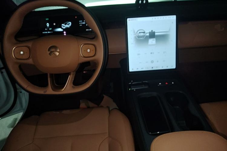 Used Nio ET5 2024 75 kWh Center Console