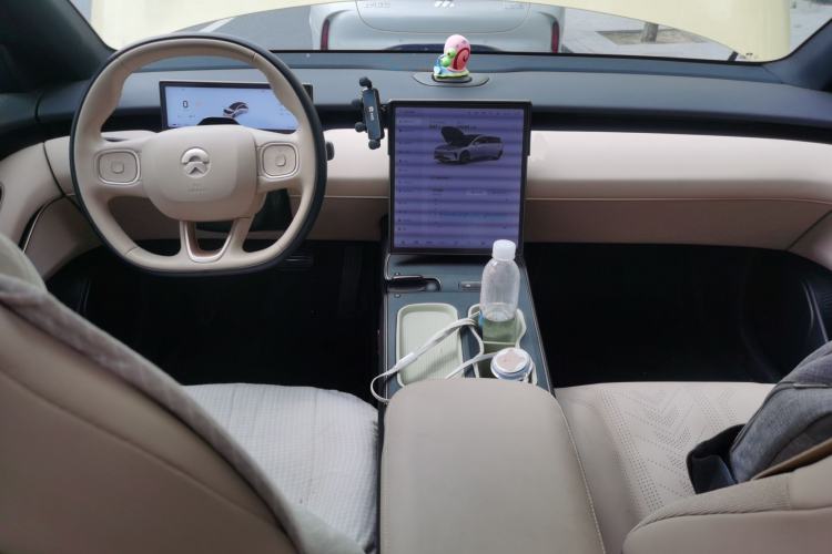 Used Nio ET5 2024 75 kWh Center Console