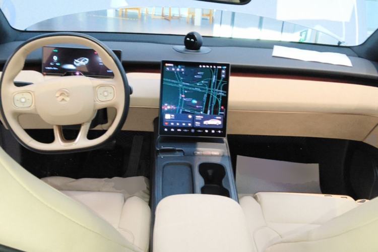 Used Nio ET5 2024 75 kWh Center Console