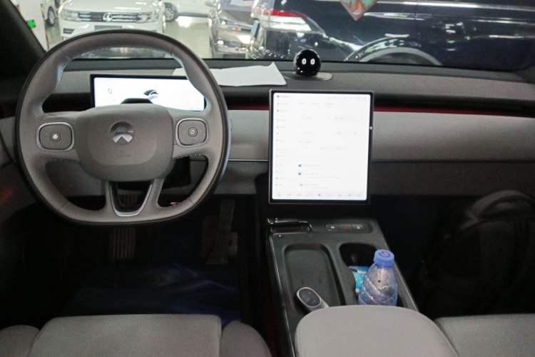 Used Nio ET5 2024 75 kWh Center Console