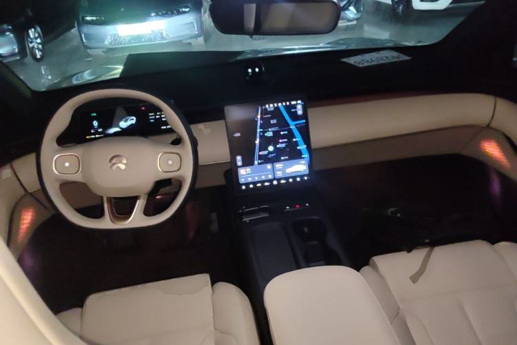 Used Nio ET5 2024 75 kWh Center Console