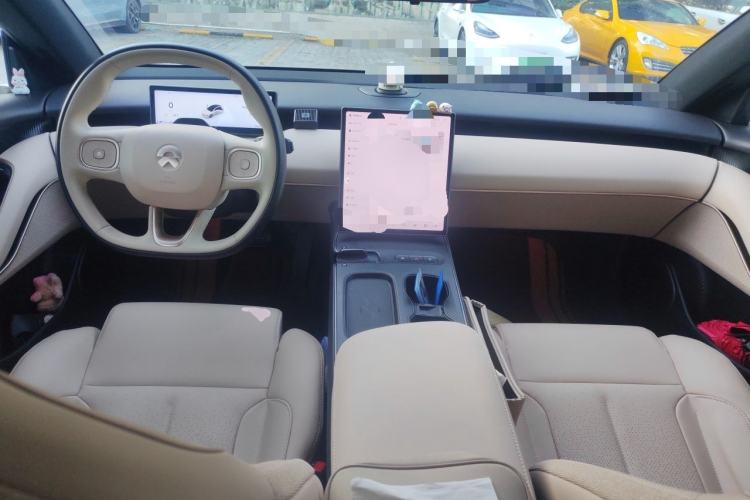 Used Nio ET5 2024 75 kWh Center Console