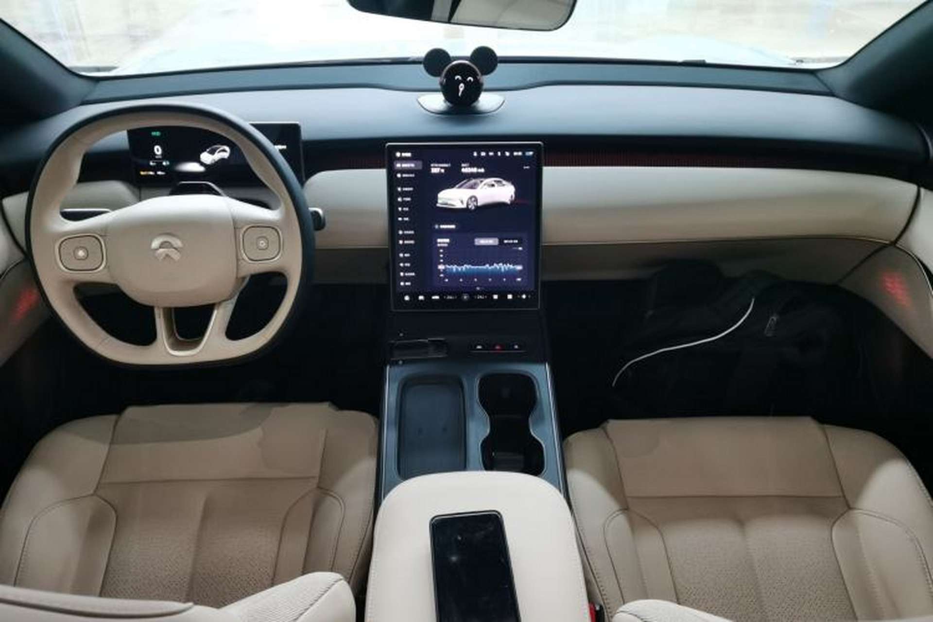 Used Nio ET5 2024 75 kWh Center Console