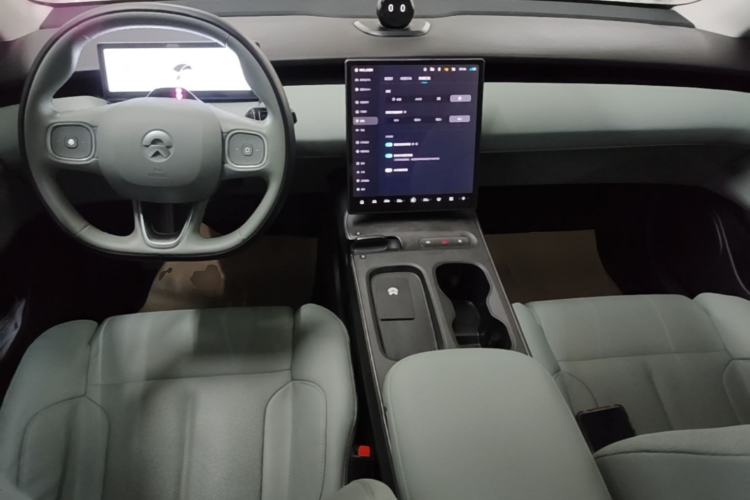 Used Nio ET5 2024 75 kWh Center Console