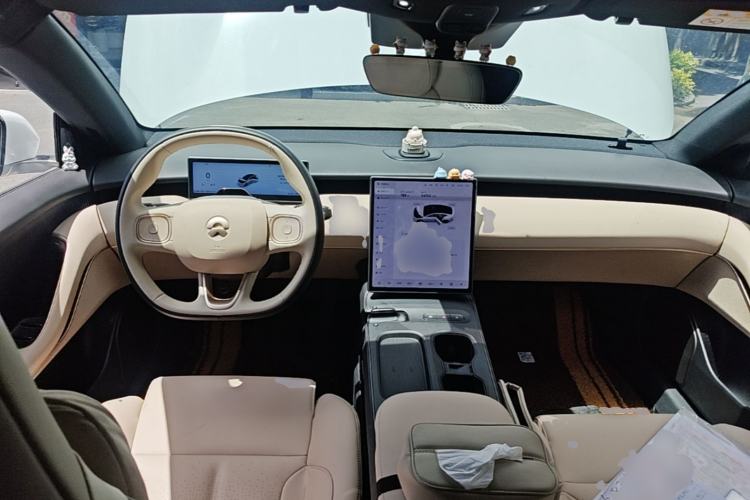 Used Nio ET5 2024 75 kWh Center Console