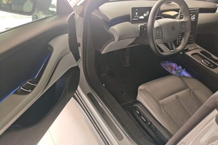Used Nio ET5 2024 75 kWh Driver Seat