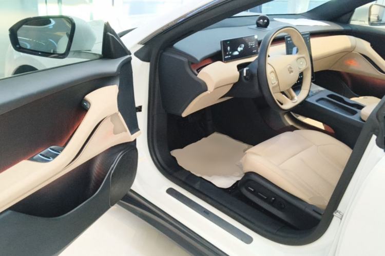 Used Nio ET5 2024 75 kWh Driver Seat