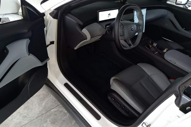 Used Nio ET5 2024 75 kWh Driver Seat