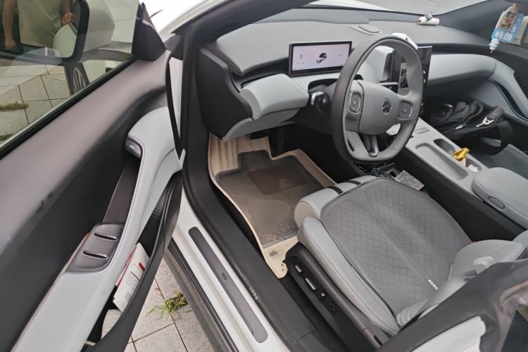 Used Nio ET5 2024 75 kWh Driver Seat