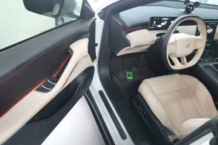 Used Nio ET5 2024 75 kWh Driver Seat