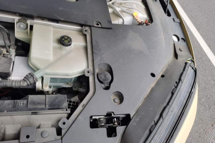Used Nio ET5 2024 75 kWh Engine Bay Left