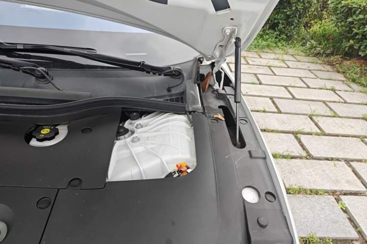 Used Nio ET5 2024 75 kWh Engine Bay Left