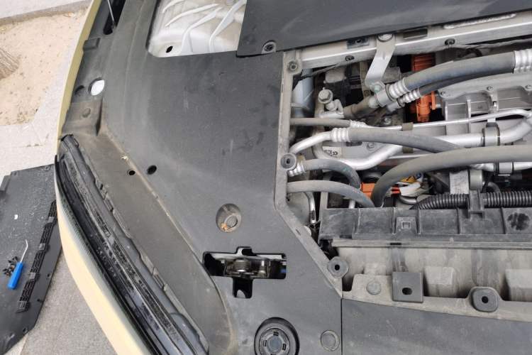 Used Nio ET5 2024 75 kWh Engine Bay Right