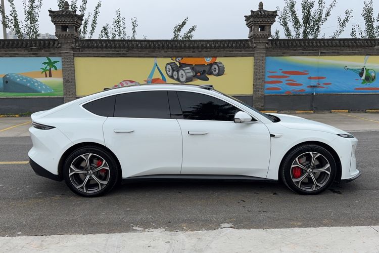 Used Nio ET5 2024 75 kWh Exterior 2
