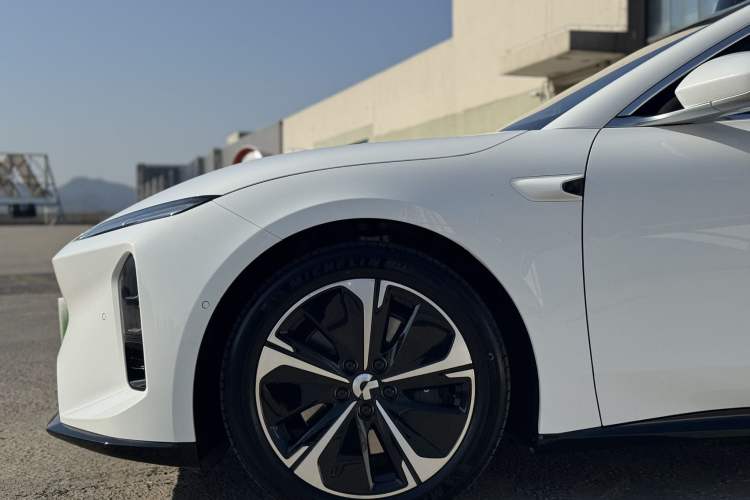 Used Nio ET5 2024 75 kWh Exterior 4
