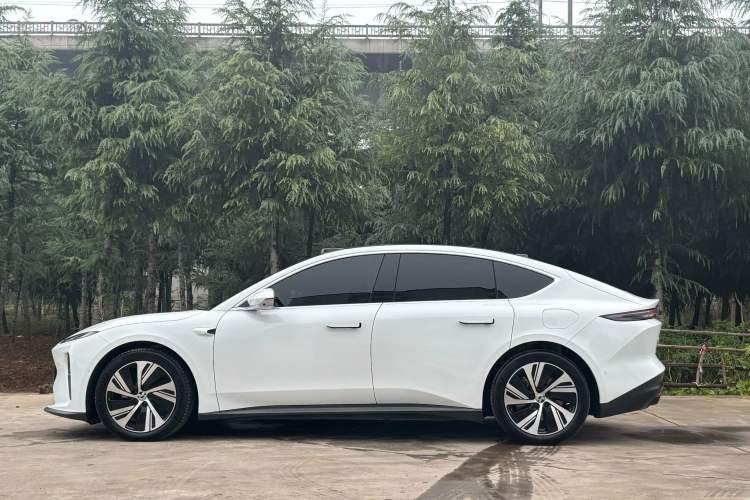 Used Nio ET5 2024 75 kWh Exterior 8