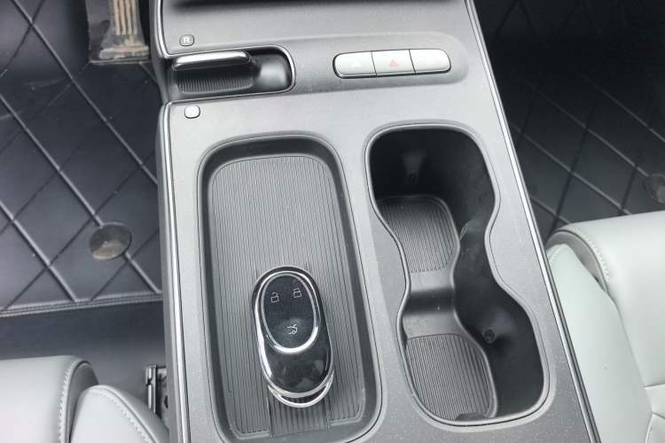 Used Nio ET5 2024 75 kWh Gear Lever