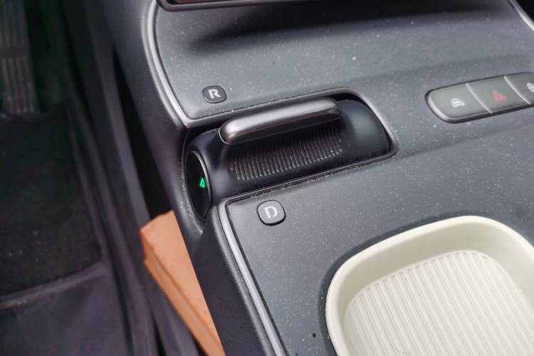 Used Nio ET5 2024 75 kWh Gear Lever