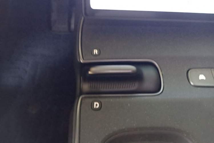 Used Nio ET5 2024 75 kWh Gear Lever
