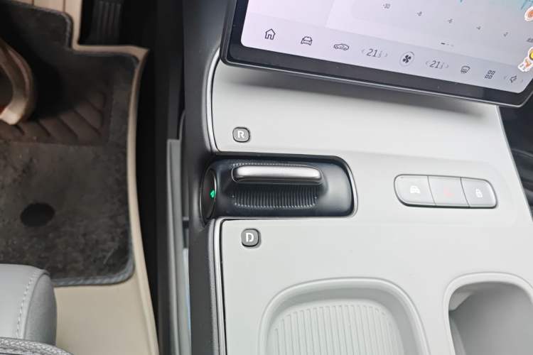 Used Nio ET5 2024 75 kWh Gear Lever