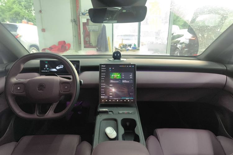 Used Nio ET5 2024 75 kWh Interior 2