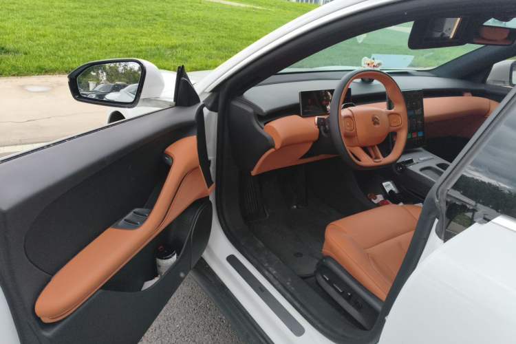 Used Nio ET5 2024 75 kWh Interior 2