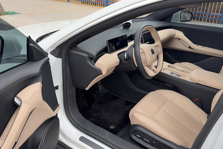 Used Nio ET5 2024 75 kWh Interior 2