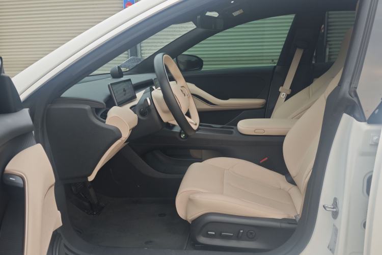 Used Nio ET5 2024 75 kWh Interior 3