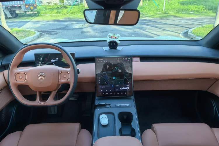 Used Nio ET5 2024 75 kWh Interior 4