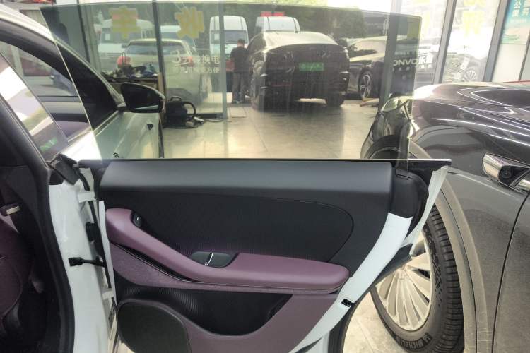 Used Nio ET5 2024 75 kWh Interior 6