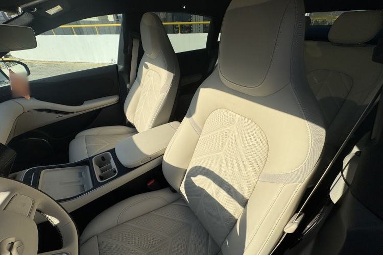 Used Nio ET5 2024 75 kWh Interior 7